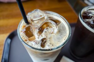 why does coffee taste different cold